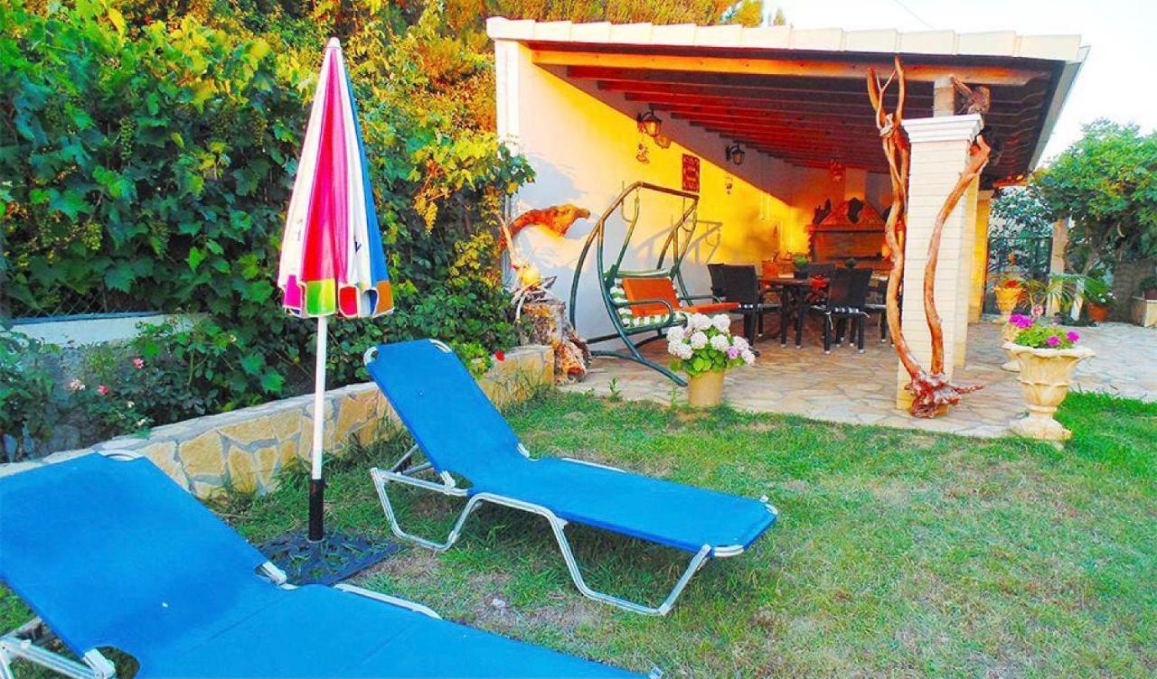 Stefanias Appartments Ágios Matthaíos Bagian luar foto