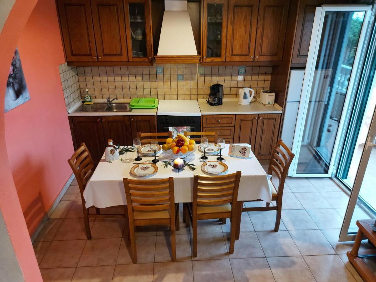 Stefanias Appartments Ágios Matthaíos Bagian luar foto