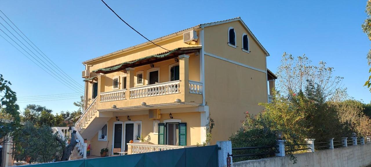 Stefanias Appartments Ágios Matthaíos Bagian luar foto