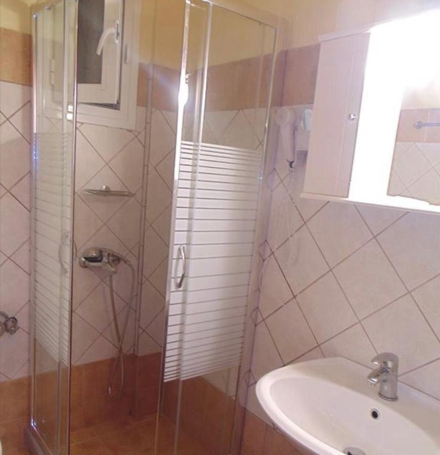 Stefanias Appartments Ágios Matthaíos Bagian luar foto