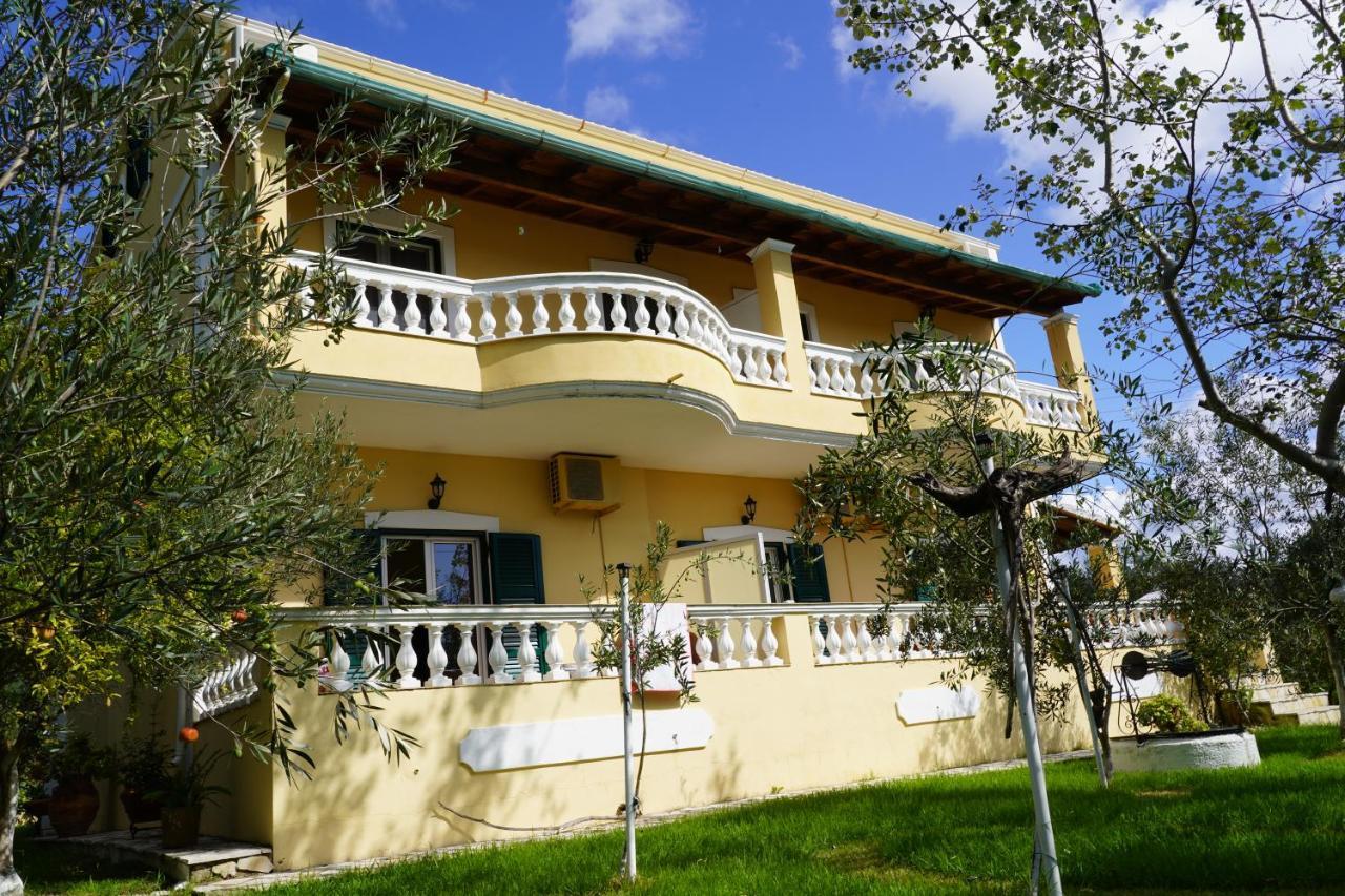 Stefanias Appartments Ágios Matthaíos Bagian luar foto
