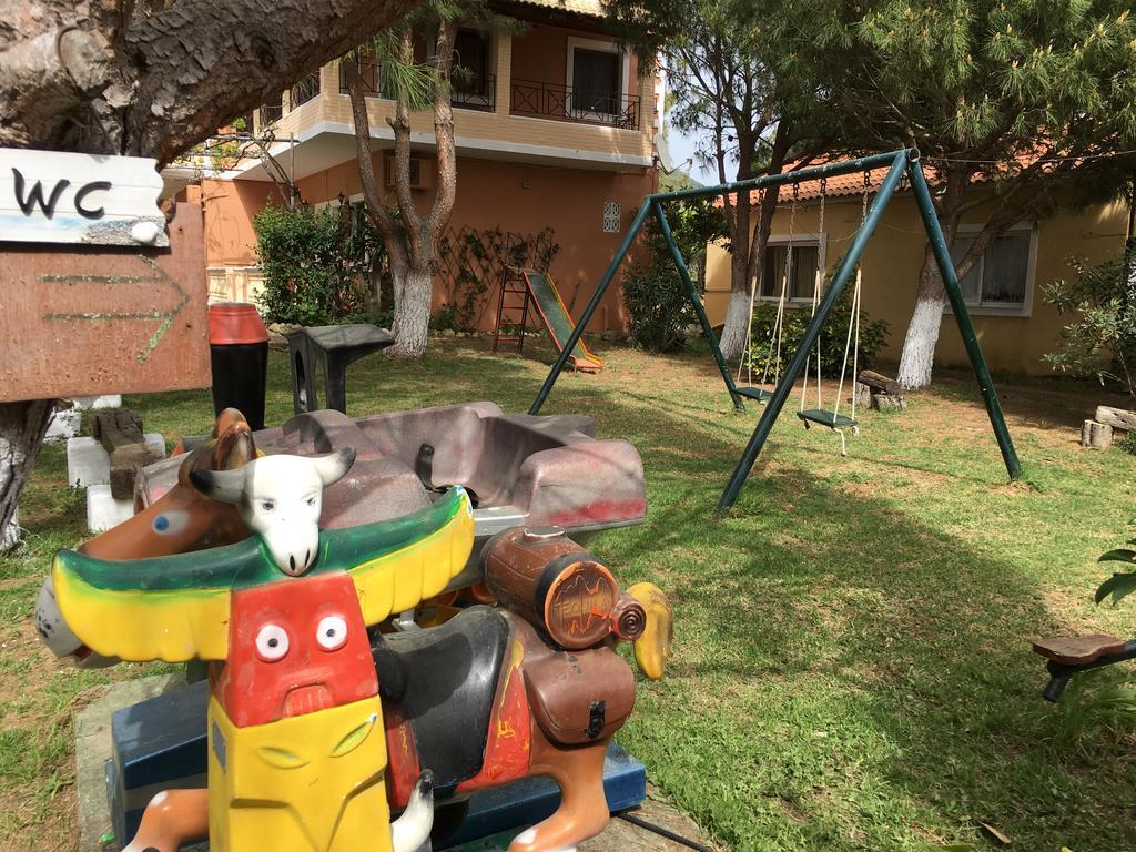 Stefanias Appartments Ágios Matthaíos Bagian luar foto